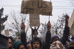 «Συμφόρηση» προσφύγων στον «βαλκανικό διάδρομο»