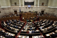 Βουλή-Προαπαιτούμενα: - Σφοδρές αντιδράσεις για «κόκκινα» δάνεια από την αντιπολίτευση (live)