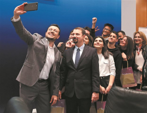 Εδώ Παππάς, εκεί... Πρωτοπαπάς