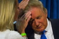 Τραμπ: « Θα διώξω όλους τους μετανάστες χωρίς χαρτιά» αν γίνω πρόεδρος