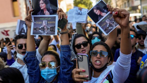Ιράν: «Ξεπέρασαν τους 300 οι νεκροί από τότε που άρχισαν οι διαδηλώσεις»