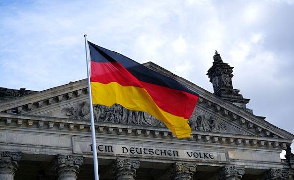 Γερμανία: Για ύφεση στην οικονομία της χώρας προειδοποιεί ο επικεφαλής του Ifo