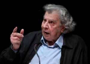 Μίκης Θεοδωράκης: «Εθνική αναλαμπή η στάση Τσίπρα - Βαρουφάκη»