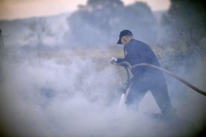 Συνεχίζεται η προσπάθεια κατάσβεσης της πυρκαγιάς στην Χαλκιδική