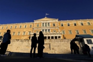 Άγνωστος πέταξε μολότοφ στο μνημείο του Αγνώστου Στρατιώτη