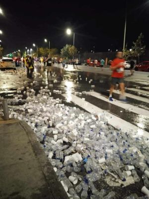 Θεσσαλονίκη: Απέραντος σκουπιδότοπος μετά τον διεθνή Νυχτερινό Ημιμαραθώνιο