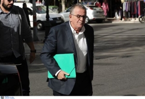 Πύρα εκ των έσω καταγγέλλει ο Μουζάλας