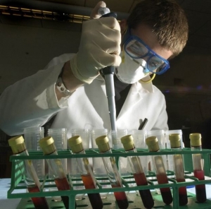 ΠΙΣ: «Ταφόπλακα» για μικρά εργαστήρια η υποκοστολόγηση των εξετάσεων