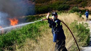 Εκκένωση σε Σταμνά Αιτωλοακαρνανίας λόγω πυρκαγιάς