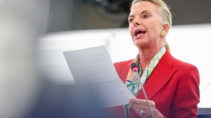 Ελ. Βόζεμπεργκ: Πλήρης κατοχύρωση των δικαιωμάτων των γυναικών στην πράξη