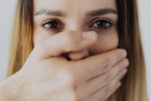 Φρίκη στην Ινδία: Μητέρα και 6χρονη έπεσαν θύματα βιασμού μέσα σε αυτοκίνητο