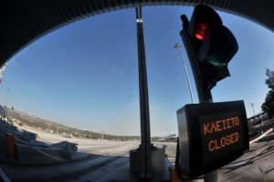 Δέκα συλλήψεις για την επίθεση του «Ρουβίκωνα» στα διόδια του Κιάτου