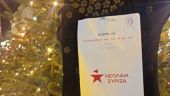 Θεσσαλονίκη: Η νεολαία ΣΥΡΙΖΑ κρέμασε στην Αριστοτέλους φορέματα με τα στοιχεία των 18 γυναικών που δολοφονήθηκαν