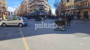 Θεσσαλονίκη: Πετροπόλεμος έξω από το ΥΜΑΘ (ΒΙΝΤΕΟ &amp; ΦΩΤΟ)