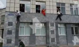 Πυροβολισμοί σε πανεπιστήμιο της Ρωσίας: Οκτώ νεκροί – Φοιτητές πηδούν από τα παράθυρα να γλυτώσουν (vids)