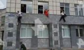 Πυροβολισμοί σε πανεπιστήμιο της Ρωσίας: Οκτώ νεκροί – Φοιτητές πηδούν από τα παράθυρα να γλυτώσουν (vids)