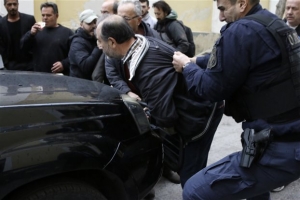 Η ΕΛΑΣ έψαχνε τον δολοφόνο της εφοριακού για κλοπή σε... αστυνομικό