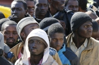 Ιταλία: Μετανάστες που διασώθηκαν μιλούν για ένα πλοίο με εκατοντάδες επιβαίνοντες που βυθίστηκε