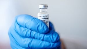 Αποτελεσματικά κατά της ινδικής παραλλαγής τα εμβόλια Pfizer και AstraZeneca