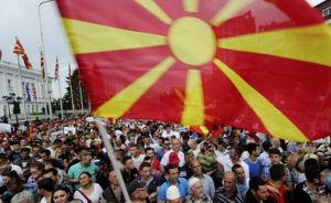 Αλλαγή φρουράς στα Σκόπια: Ορκίστηκε η κυβέρνηση Κοβάτσεφσκι – Αντικαθιστά τους Ζάεφ και Ντιμιτρόφ (vid)
