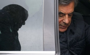Το 65% των Γάλλων επιθυμεί ο Φιγιόν να αποσύρει την υποψηφιότητα του