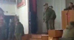 Ρώσος στρατιωτικός σε ανεκπαίδευτους επίστρατους: «Βγάλτε τον σκασμό – Τέλειωσαν τα παιχνίδια»