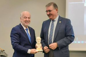 Η ιατρική κοινότητα τίμησε τον υπουργό Δικαιοσύνης Γιώργο Φλωρίδη