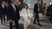 Θεσσαλονίκη: Διαμαρτυρία υγειονομικών σε αναστολή κατά την άφιξη της Κ. Σακελλαροπούλου στο Δημαρχιακό Μέγαρο