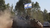 Ο ισραηλινός στρατός ενέτεινε τις επιδρομές του στον παλαιστινιακό θύλακα. O απεσταλμένος των ΗΠΑ αναμένεται στο Ισραήλ για συνομιλίες