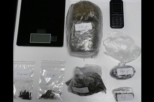 Τα λίγα γραμμάρια οδήγησαν σε μισό κιλό χασίς