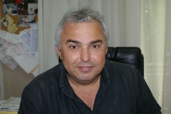 Ο Γιάννης  Αδαμόπουλος  συγχαίρει  τον Γ. Γεωργαντά