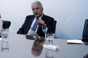 Στην Ελλάδα αντιπροσωπεία της Κομισιόν υπό τον Αβραμόπουλο για το προσφυγικό