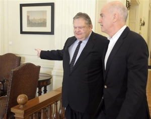 Η αντιπαράθεση Γ. Παπανδρέου-Ευ. Βενιζέλου για τις συνεχείς αναφορές του πρώην πρωθυπουργού περί ανατροπής του