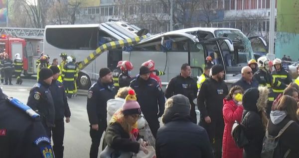 Δυστύχημα στη Ρουμανία: «Είχε σφηνωθεί το κεφάλι μου μπροστά στο κάθισμα»