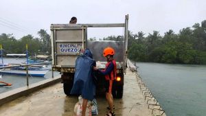 Σχεδόν ένα εκατομμύριο άνθρωποι απομακρύνθηκαν καθώς ο υπερτυφώνας Φουνγκ-γουόνγκ πλησιάζει
