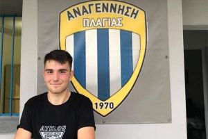 Ποδοσφαιριστές της Αναγέννησης Πλαγιάς και επίσημα οι Μπάπκας και Ζάλτος