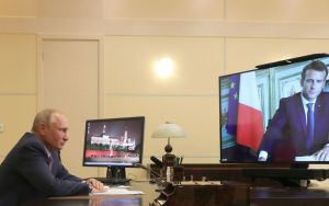 Πούτιν προς Μακρόν: «Απαράδεκτες οι παρεμβάσεις στα εσωτερικά της Λευκορωσίας»