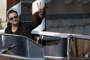 Μπόνο: Υπέρ της χαμηλής φορολόγησης πολυεθνικών στην Ιρλανδία