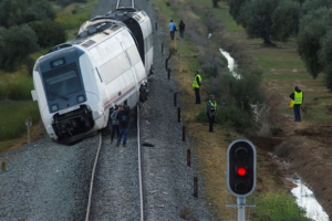 Παρίσι: Ανατράπηκε τρένο λόγω κατολίσθησης - 7 τραυματίες
