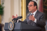 Ο Ολάντ καλεί τους Γάλλους να υψώσουν σημαίες στα σπίτια τους