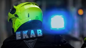 Δικυκλιστής ΕΚΑΒ: Η συγκινητική ιστορία διάσωσης ενός 78χρονου με συμπτώματα κορωνοϊού