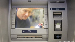 DW: Απειλούμενο είδος το… ΑΤΜ