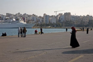 Συγκέντρωση τροφίμων για άπορους και πρόσφυγες στον Πειραιά