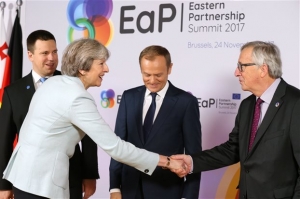 Γιούνκερ - Μέι: Χωρίς συμφωνία για το Brexit