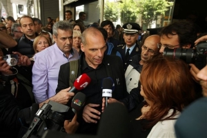 Βαρουφάκης: Ξαναπήγα για ποτό στα Εξάρχεια