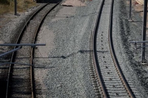 Μενίδι: Άνδρας έπεσε στις γραμμές του τρένου
