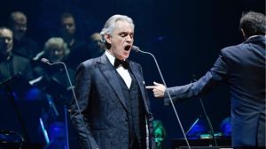 Αντρέα Μποτσέλι: Έκανε μήνυση σε αεροπορική εταιρεία γιατί αγχώθηκε κατά τη διάρκεια πτήσης