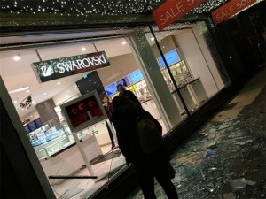 Πανικός στο Λονδίνο από μία σπασμένη βιτρίνα στην Oxford Street