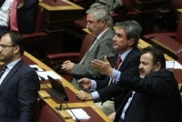 Καβγάς κυβέρνησης-ΠαΣοΚ στη Βουλή για το Ασφαλιστικό