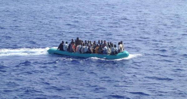 Ιταλία: SOS εκπέμπει σκάφος με 500 μετανάστες στα ανοιχτά της Σικελίας
